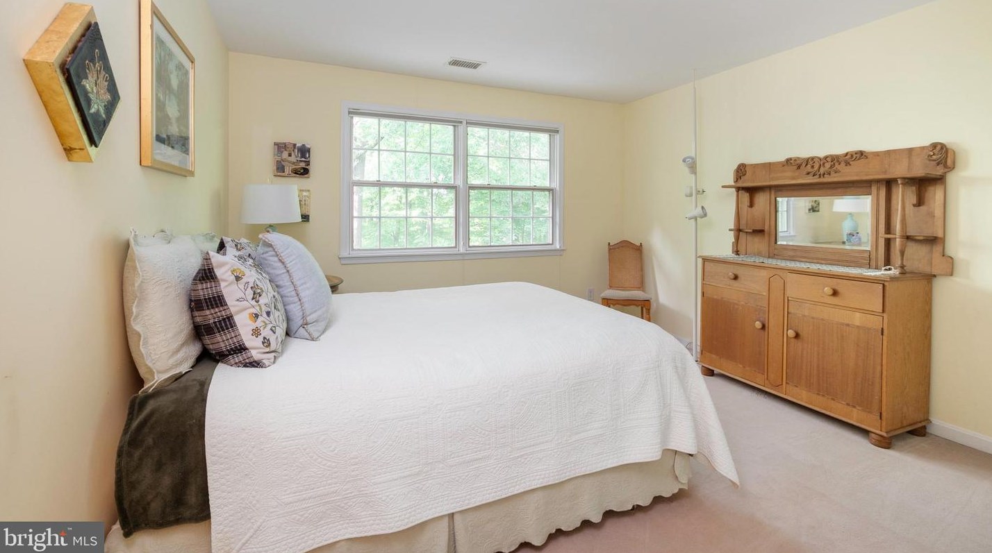 5306 Mt Vernon Memorial Hwy, Alexandria VA 22309-3324 exterior