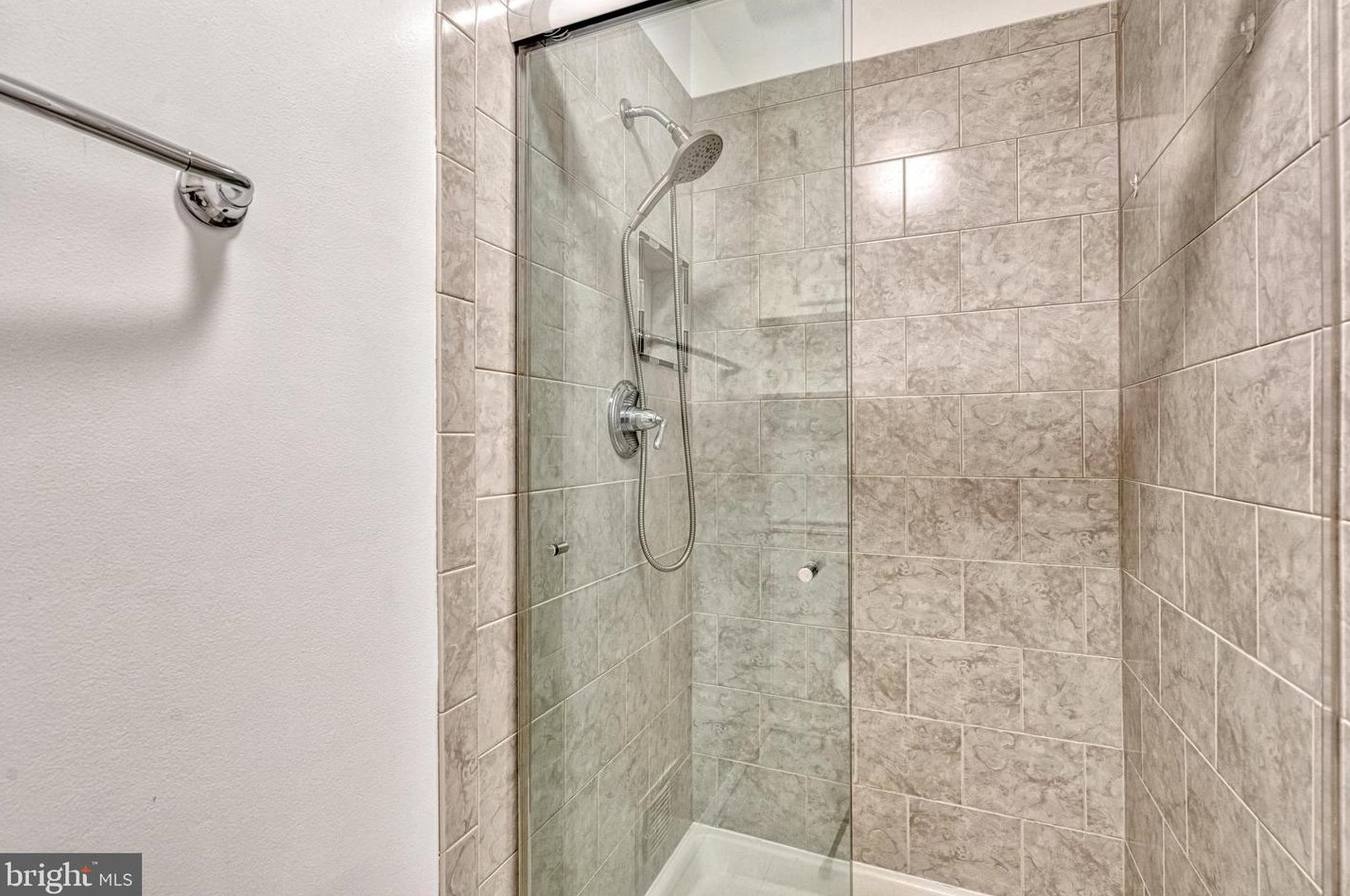 2231 Malraux Dr, Vienna VA  22182-5042 exterior