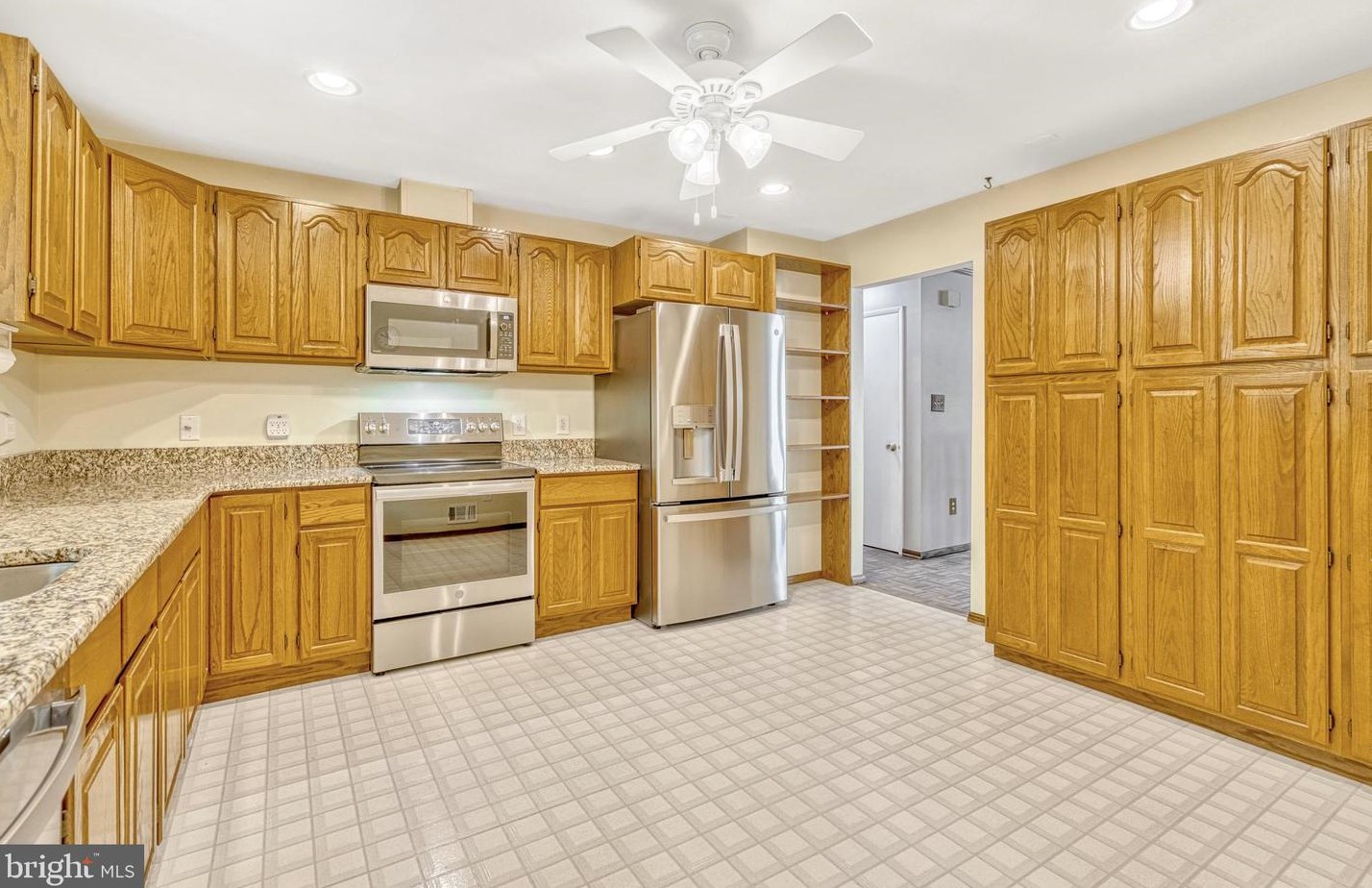 2231 Malraux Dr, Vienna VA  22182-5042 exterior