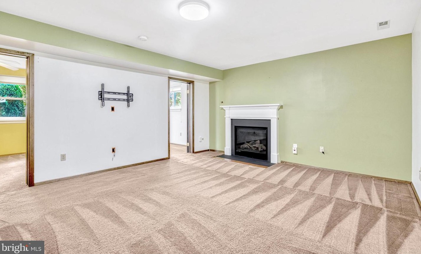 2231 Malraux Dr, Vienna VA  22182-5042 exterior