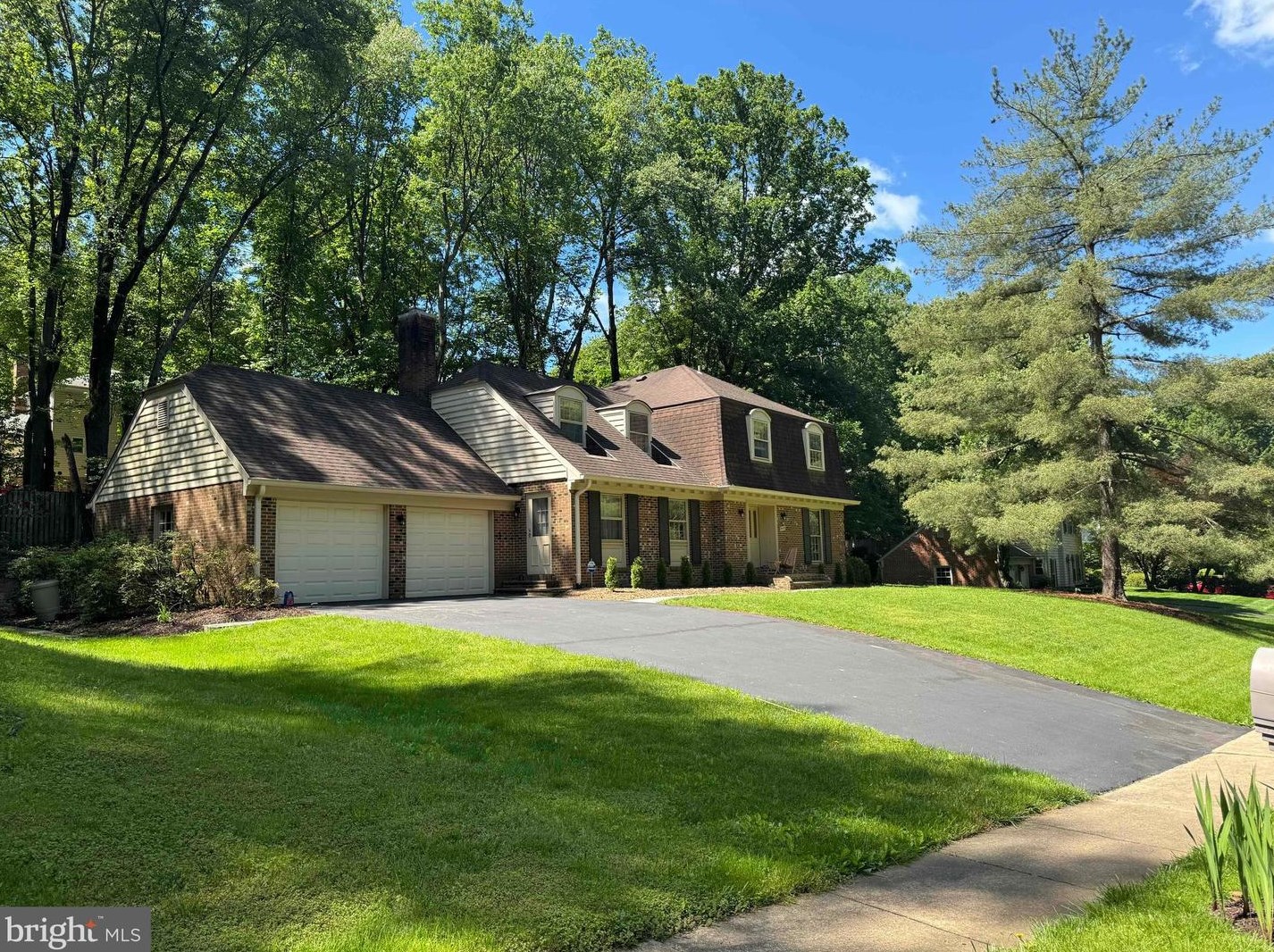 1427 Laurel Hill Rd, Vienna, VA 22182