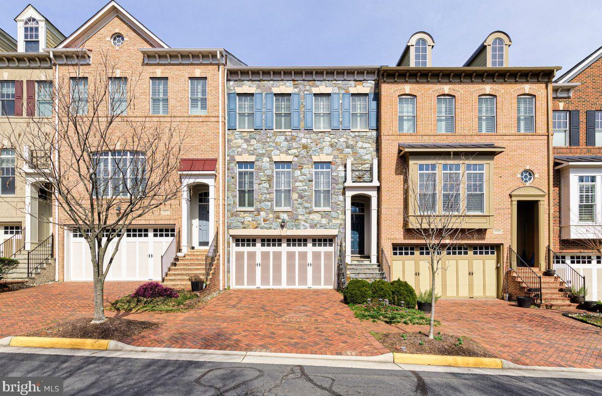 6868 Frase Dr, Falls Church, VA 22043