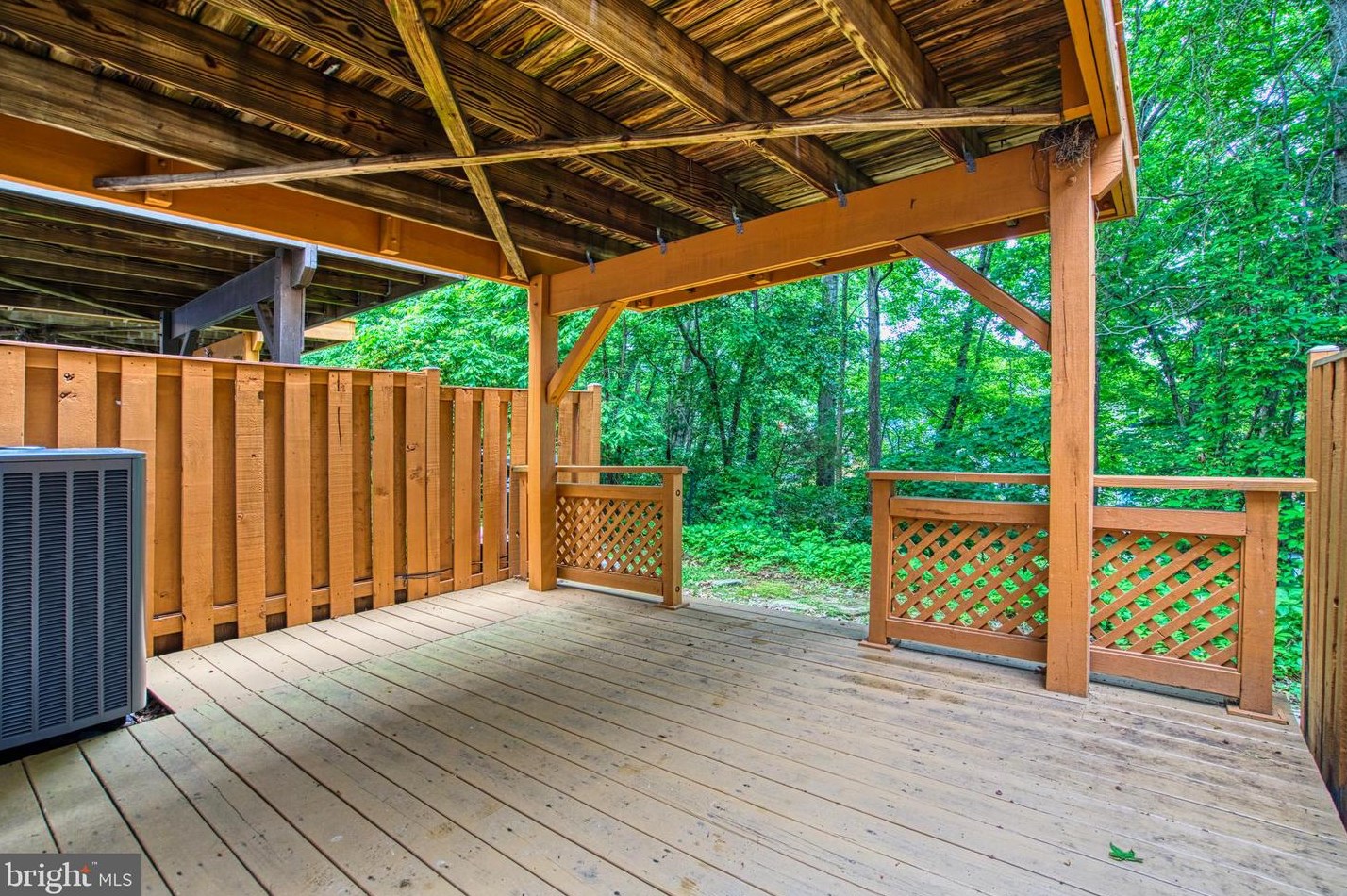 6113 Liverpool Ln, Alexandria VA 22315-4720 exterior