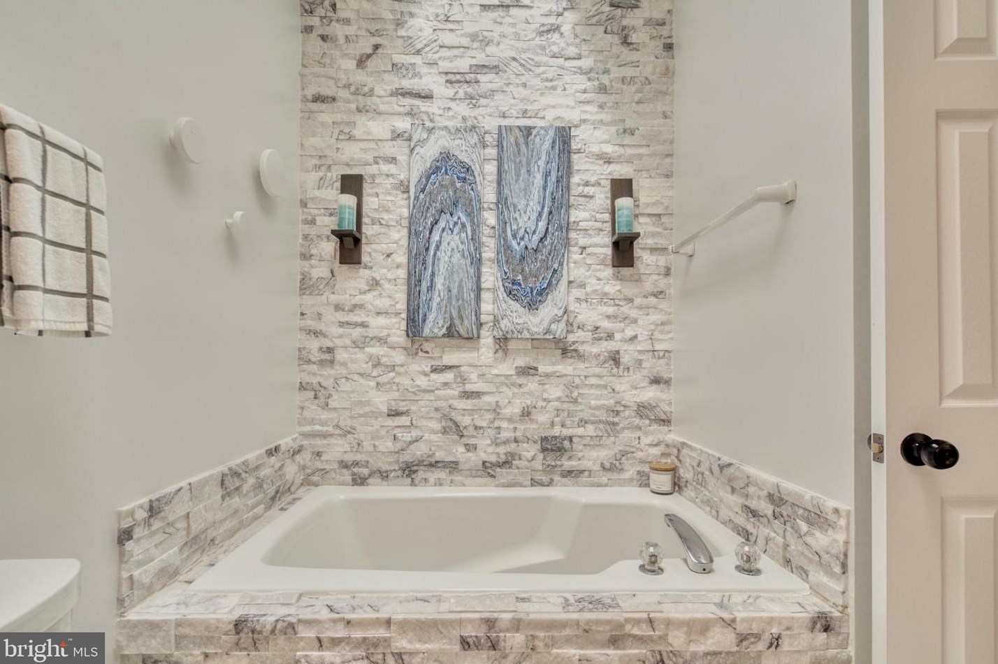 6113 Liverpool Ln, Alexandria VA 22315-4720 exterior