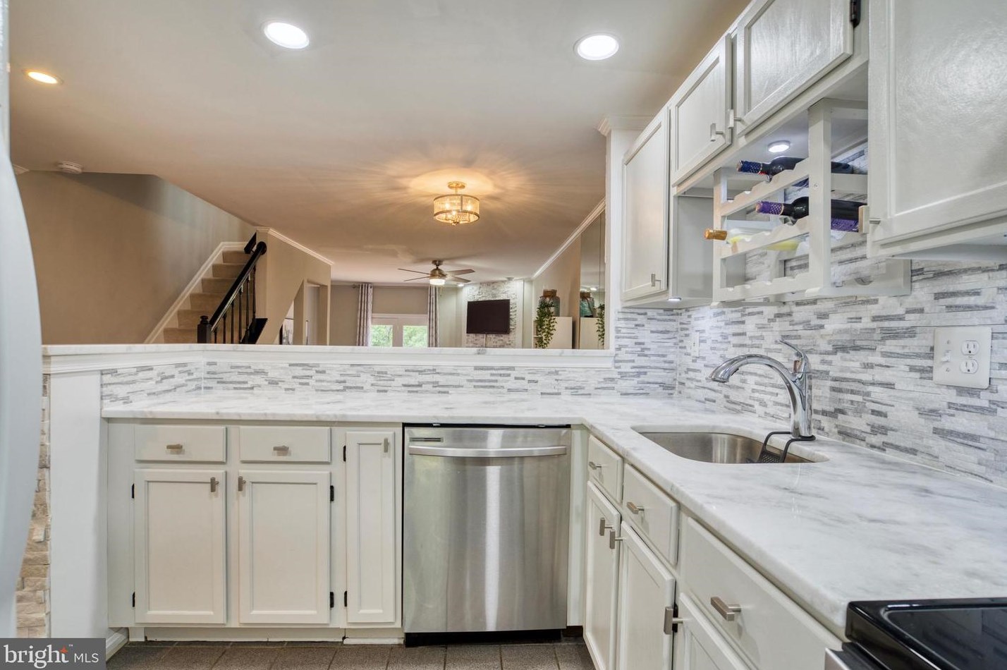 6113 Liverpool Ln, Alexandria VA 22315-4720 exterior