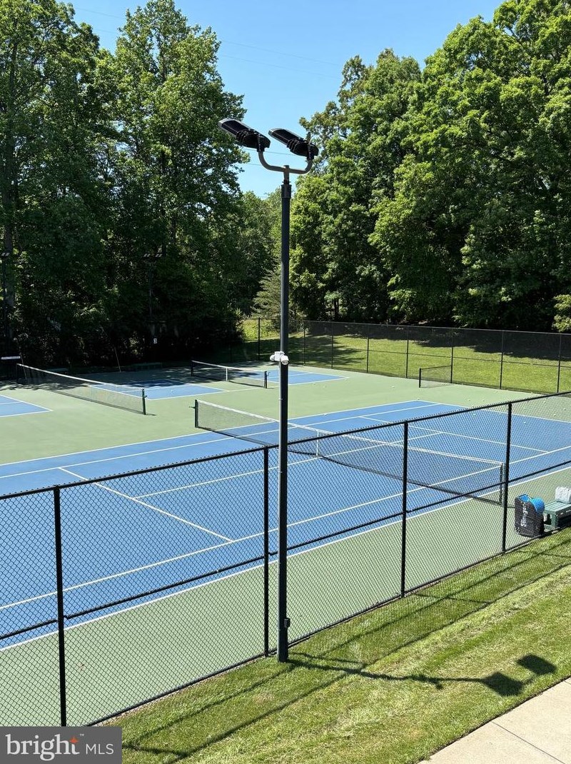 6113 Liverpool Ln, Alexandria VA 22315-4720 exterior