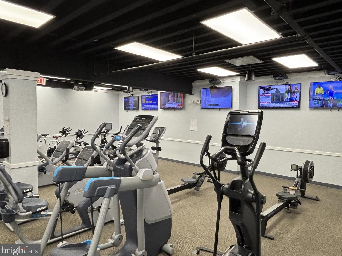 6113 Liverpool Ln, Alexandria VA 22315-4720 exterior