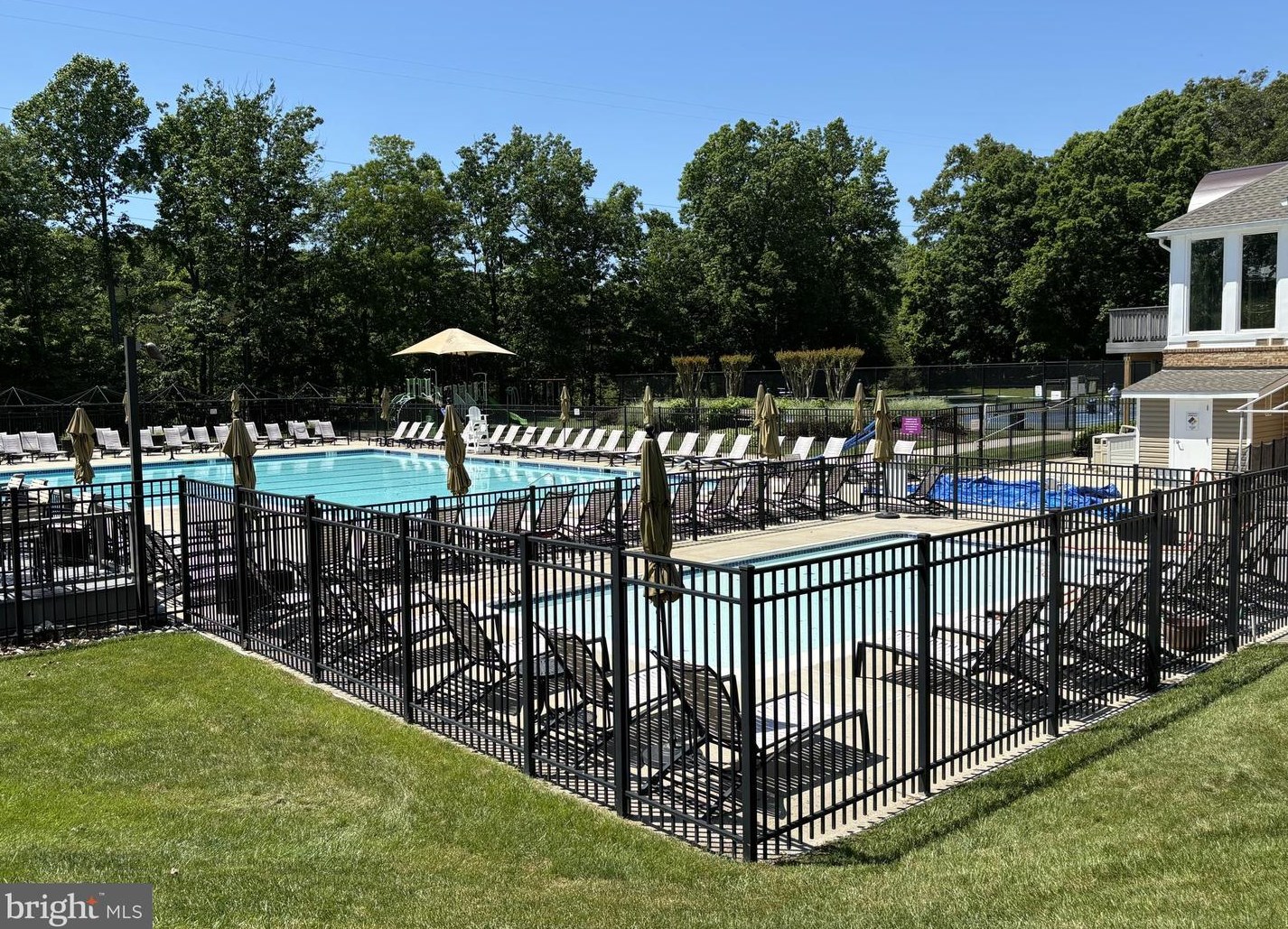 6113 Liverpool Ln, Alexandria VA 22315-4720 exterior