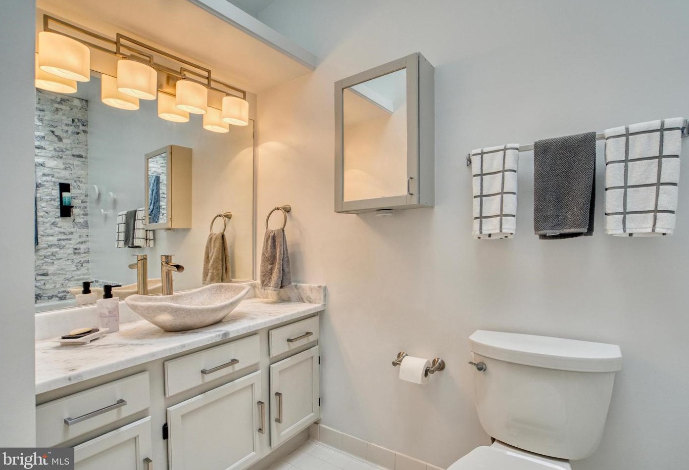 6113 Liverpool Ln, Alexandria VA 22315-4720 exterior