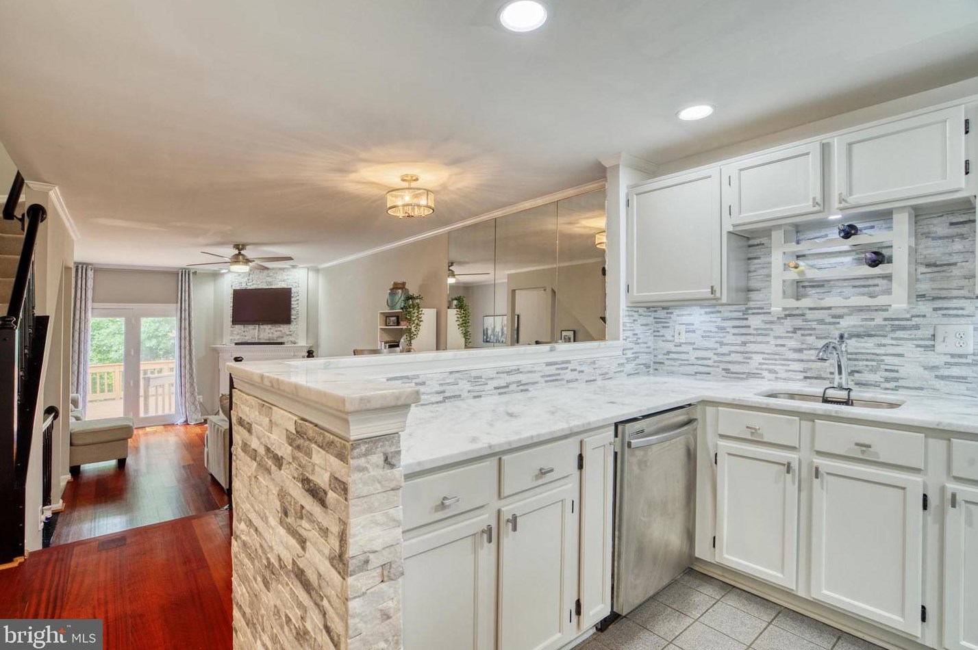 6113 Liverpool Ln, Alexandria VA 22315-4720 exterior