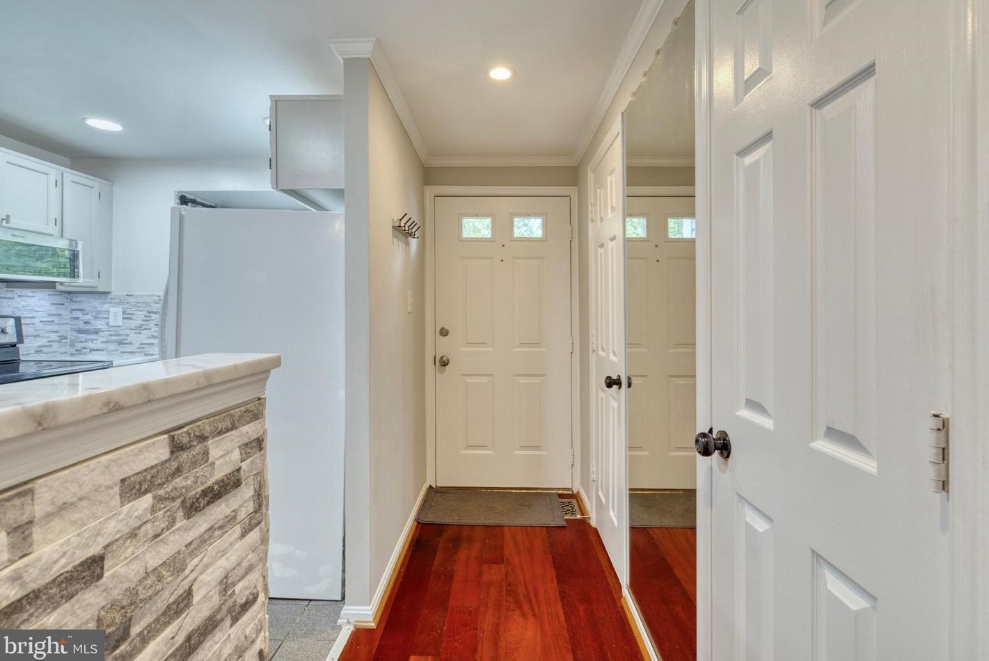 6113 Liverpool Ln, Alexandria VA 22315-4720 exterior