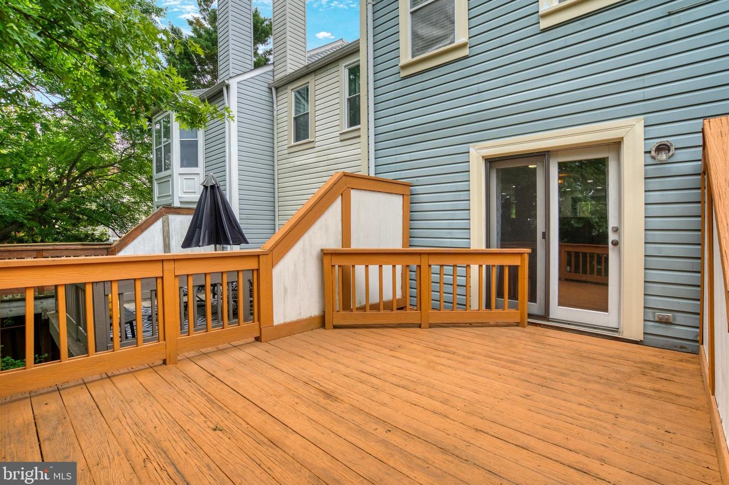 6113 Liverpool Ln, Alexandria VA 22315-4720 exterior