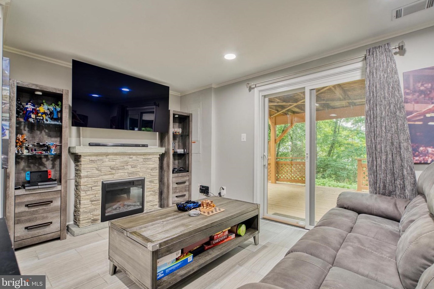 6113 Liverpool Ln, Alexandria VA 22315-4720 exterior