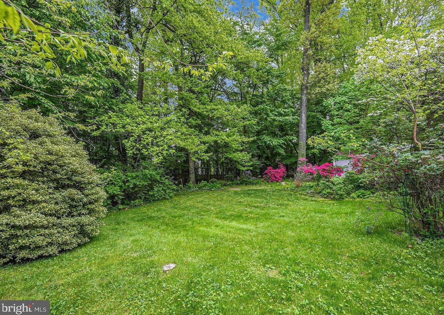 2221 Senseney Ln, Falls Church, VA 22043