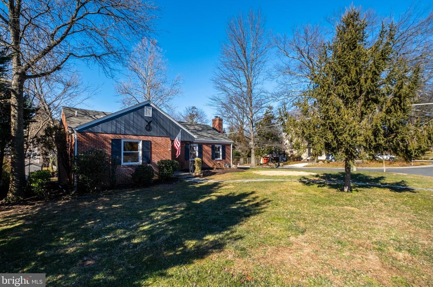 2900 Linden Ln, Falls Church, VA 22042