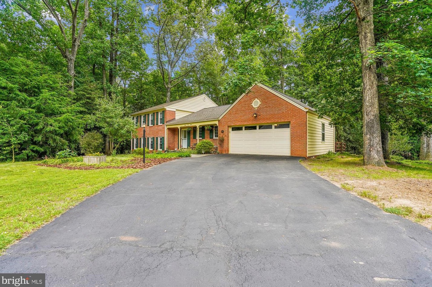 2415 Sweetbay Ln, Herndon, VA 20191
