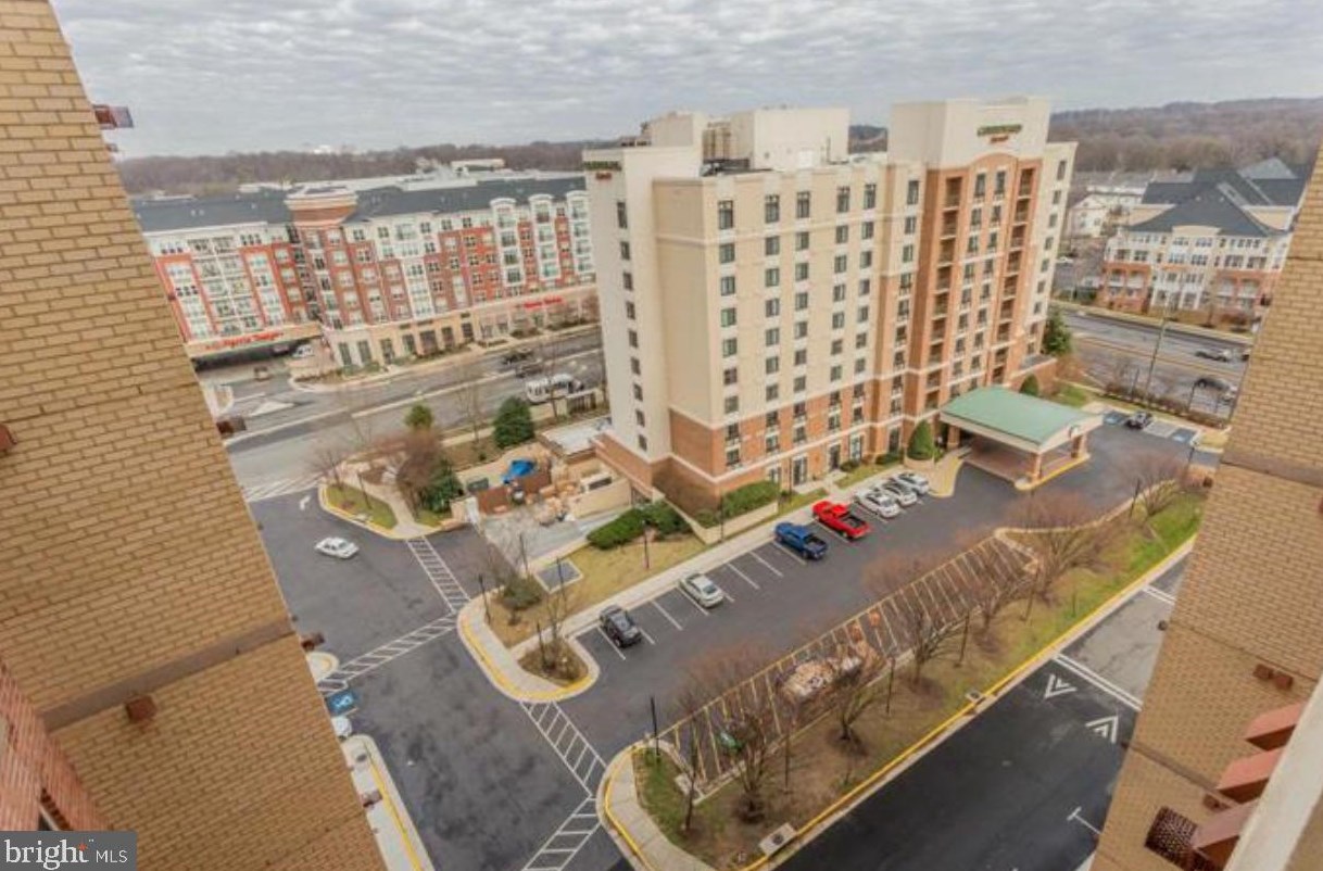 2726 Gallows Rd, Vienna VA  22180-7133 exterior