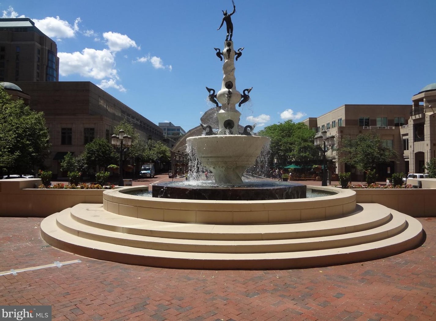 11731 Ledura Ct, Herndon VA  20191-2341 exterior