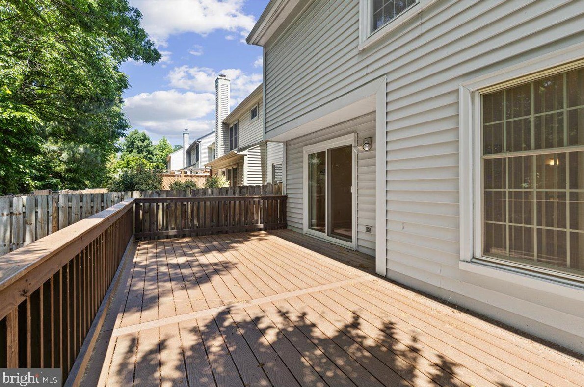 6510 Palisades Dr, Centreville VA  20121-3811 exterior