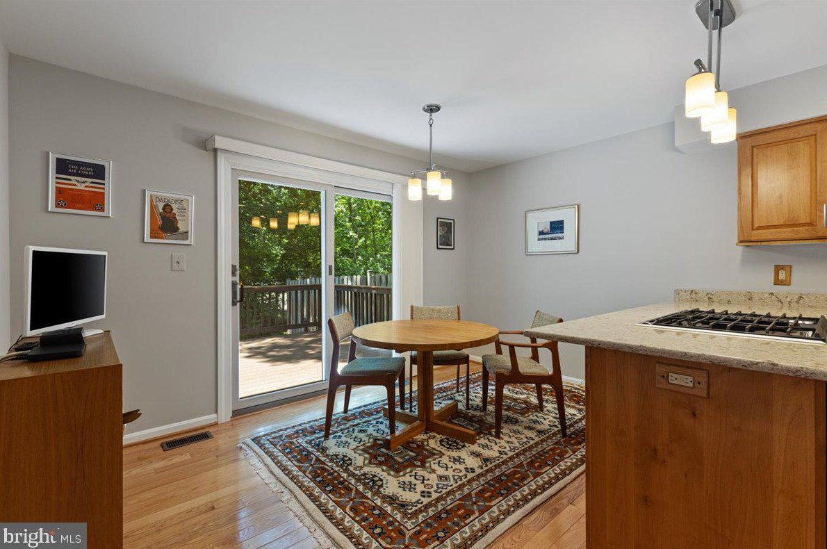 6510 Palisades Dr, Centreville VA  20121-3811 exterior