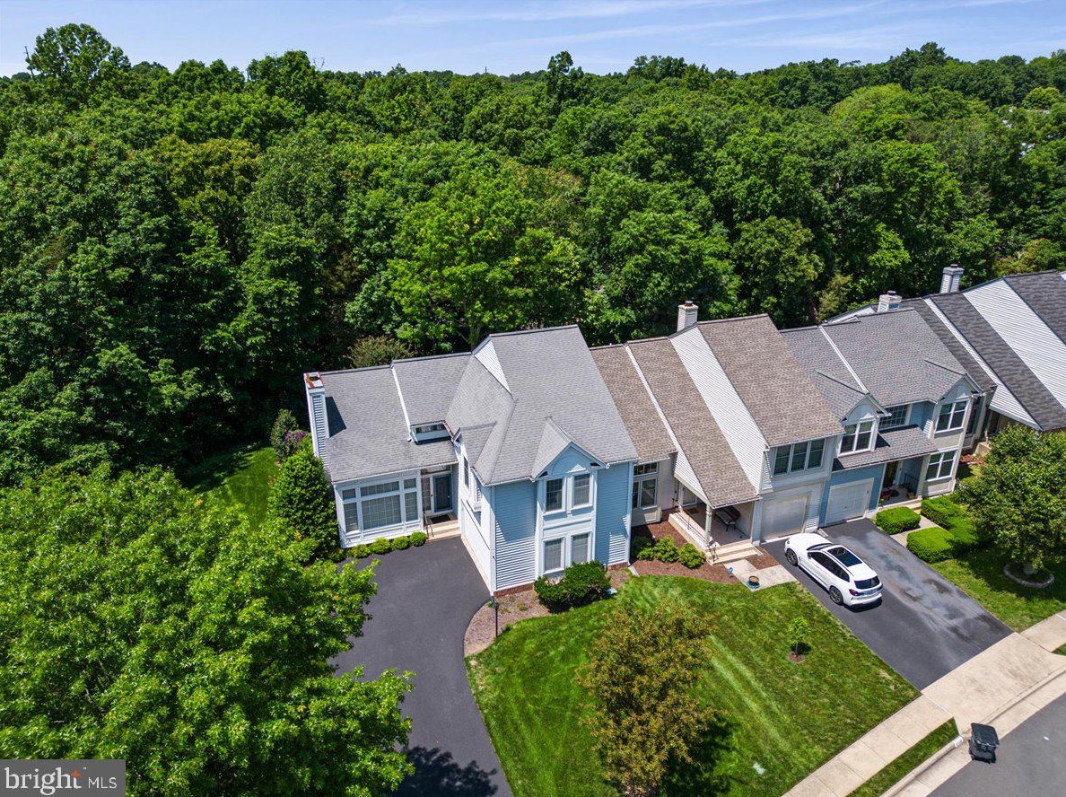 6510 Palisades Dr, Centreville VA  20121-3811 exterior