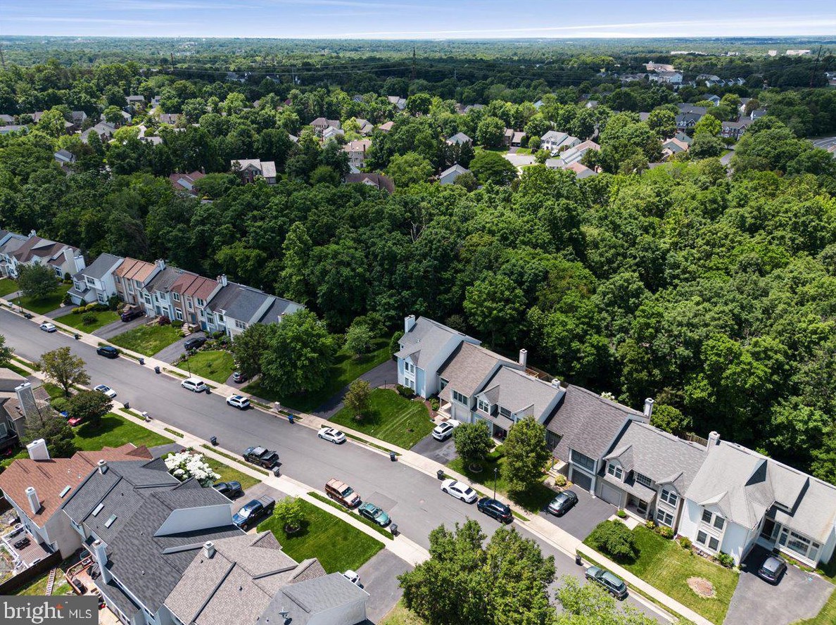 6510 Palisades Dr, Centreville VA  20121-3811 exterior