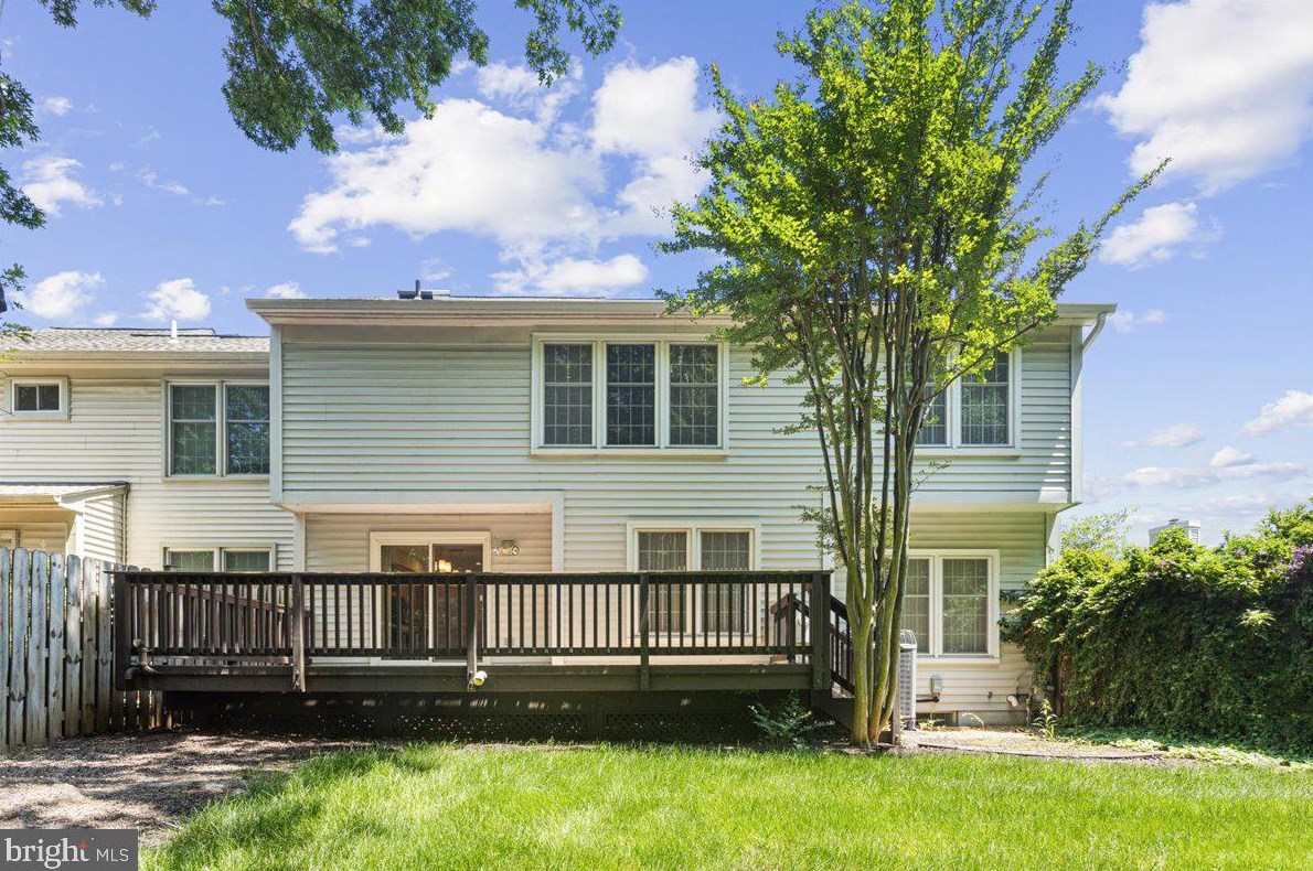 6510 Palisades Dr, Centreville VA  20121-3811 exterior