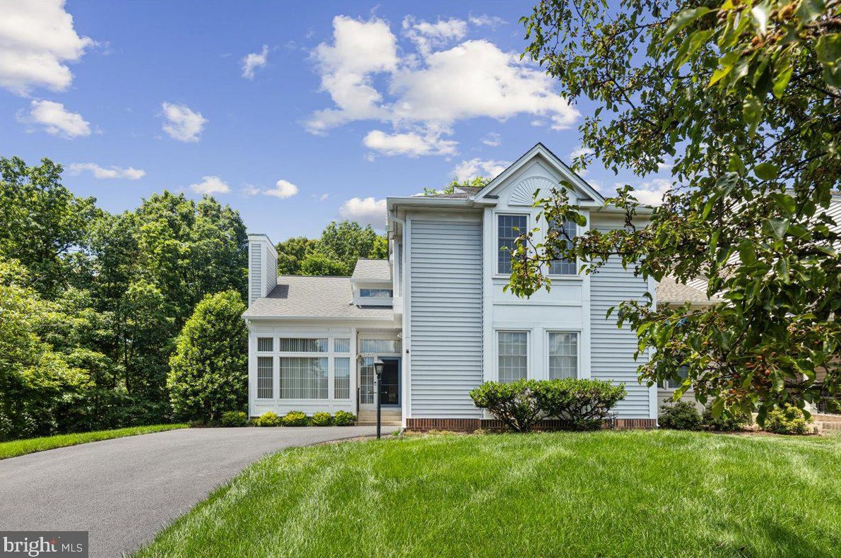 6510 Palisades Dr, Centreville, VA 20121-3800