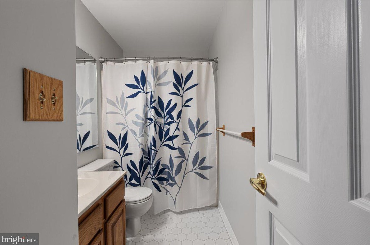 6510 Palisades Dr, Centreville VA  20121-3811 exterior