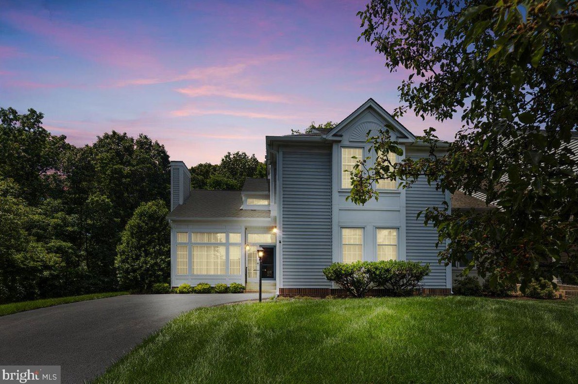 6510 Palisades Dr, Centreville VA  20121-3800 exterior