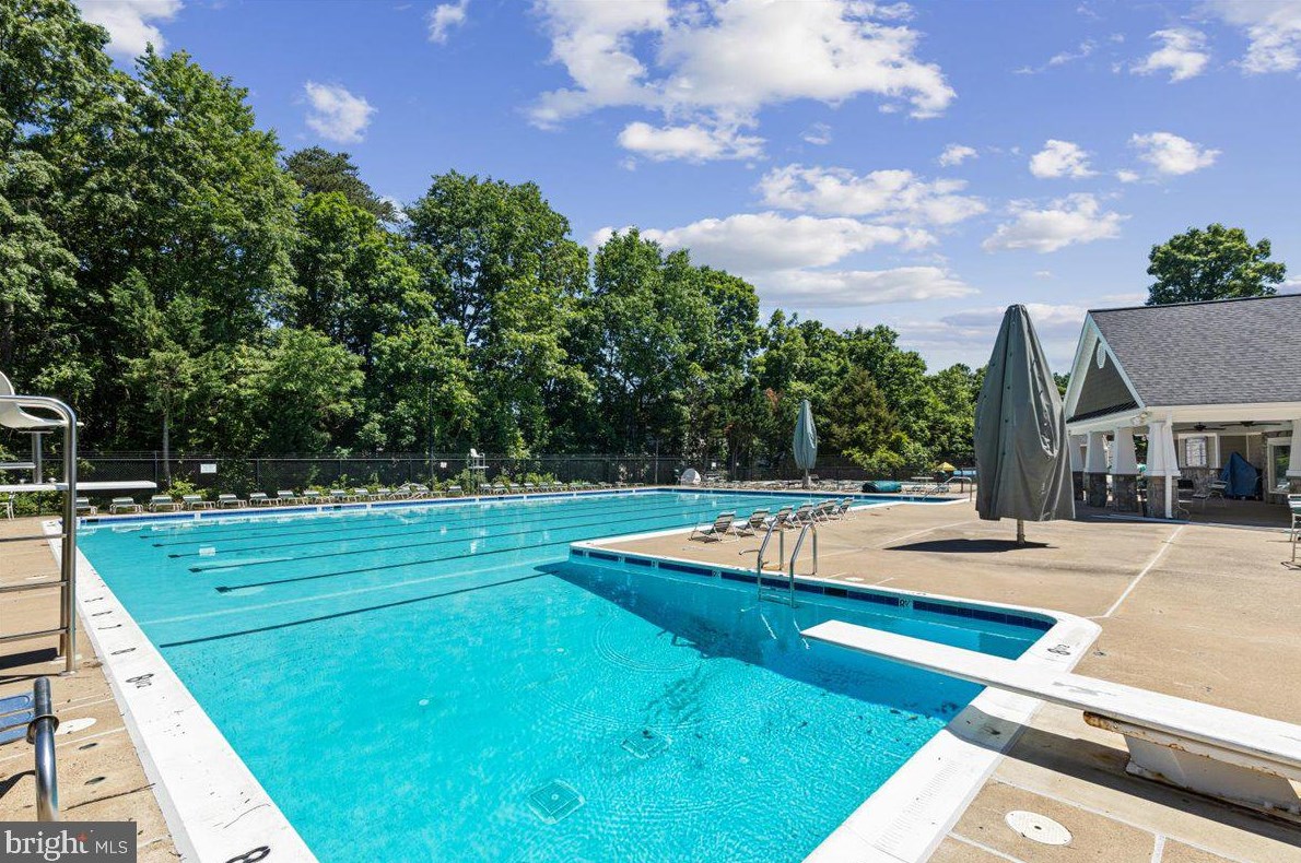 6510 Palisades Dr, Centreville VA  20121-3811 exterior