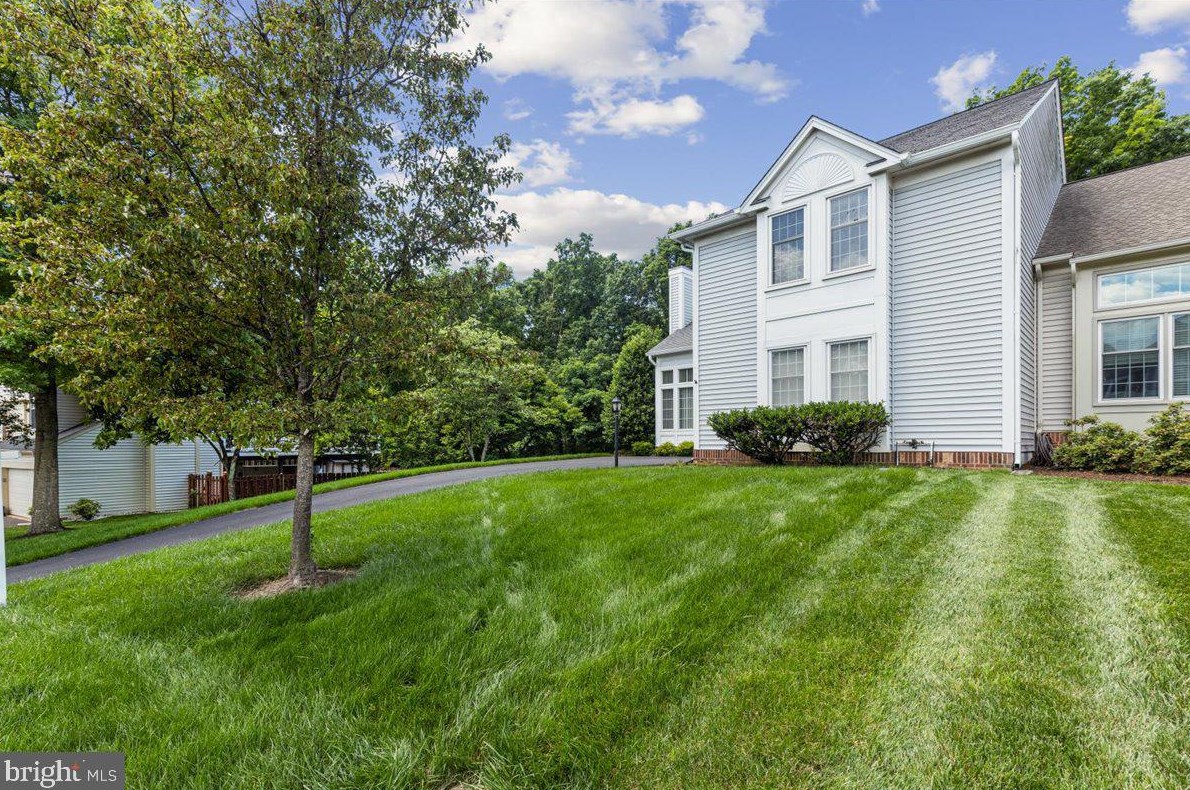 6510 Palisades Dr, Centreville VA  20121-3811 exterior