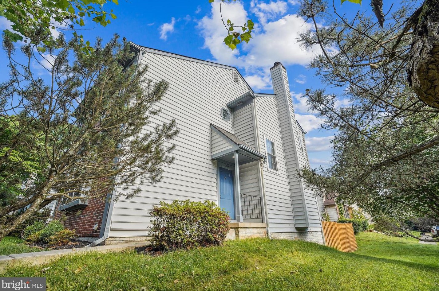 6014 Scarborough Commons Ln, Springfield VA  22015-2863 exterior