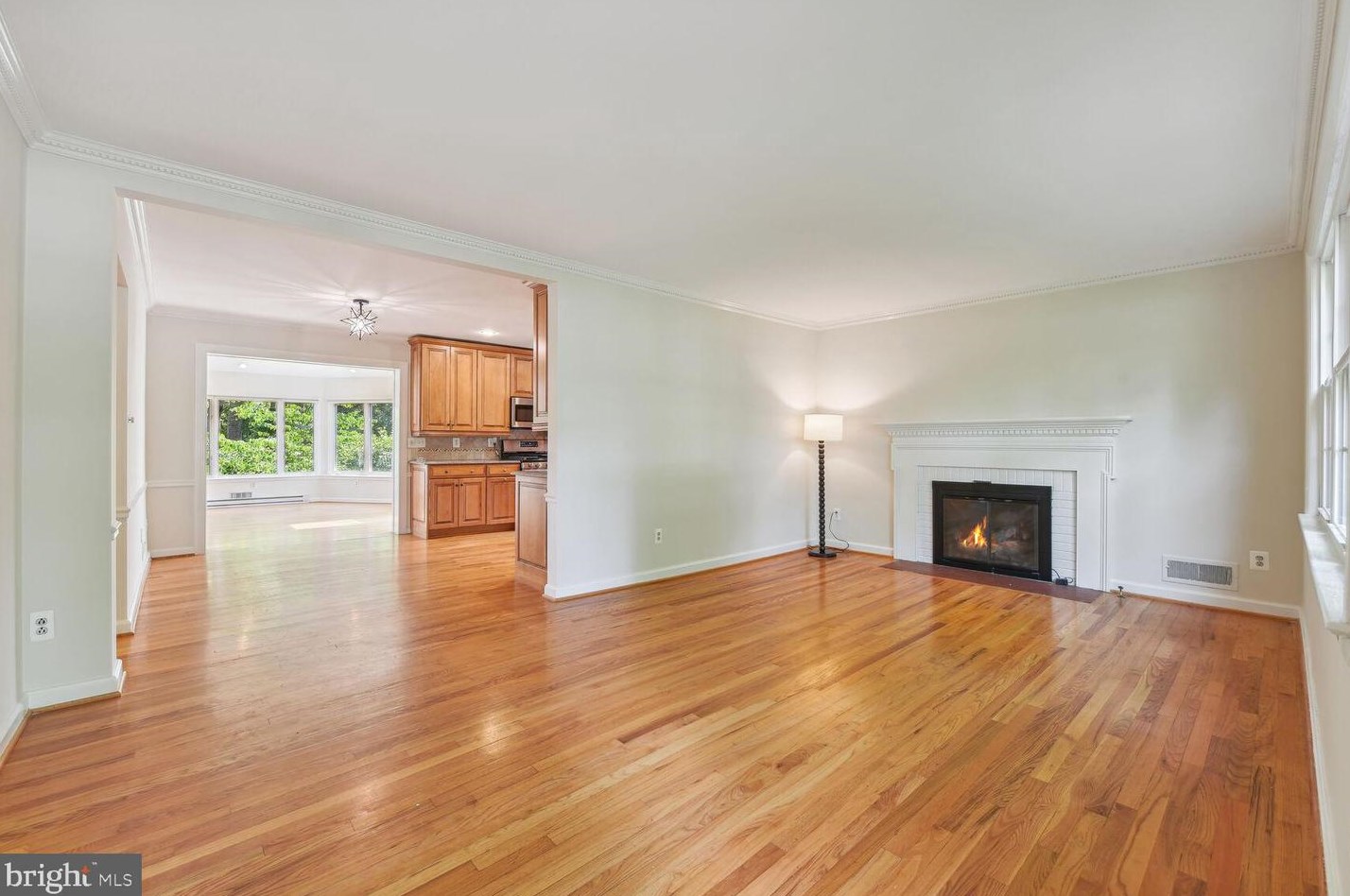 389 Holmes Dr Nw, Vienna, VA 22180
