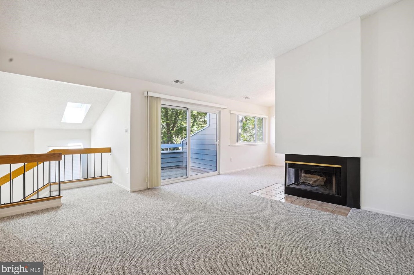 1963 Villaridge Dr #1963b, Herndon, VA 20191
