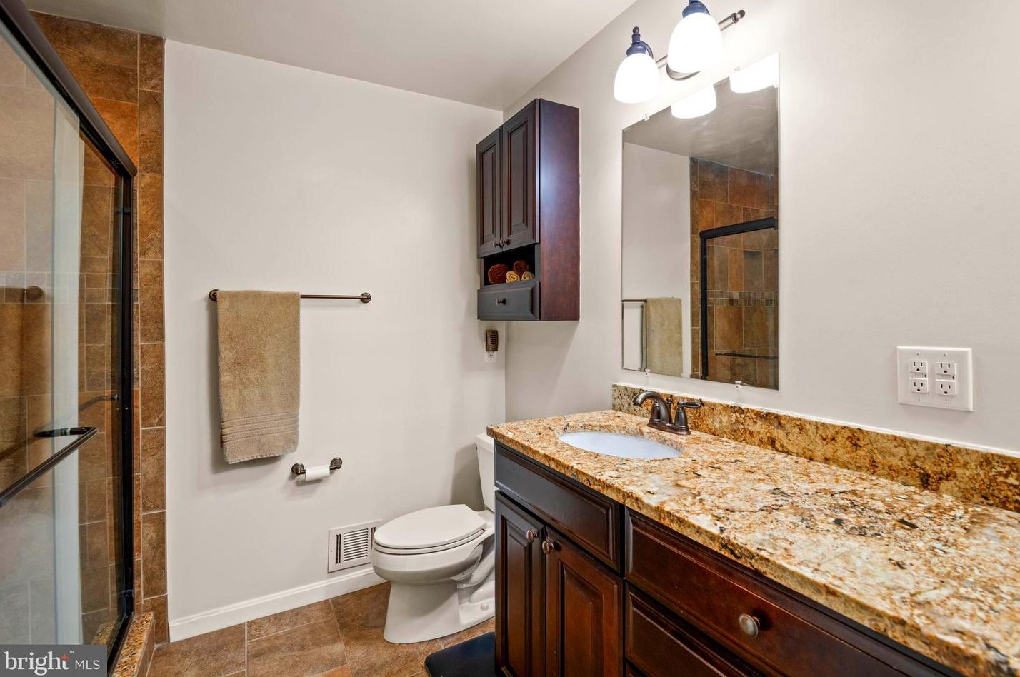 6211 Gentle Ln, Alexandria VA 22310-2260 exterior