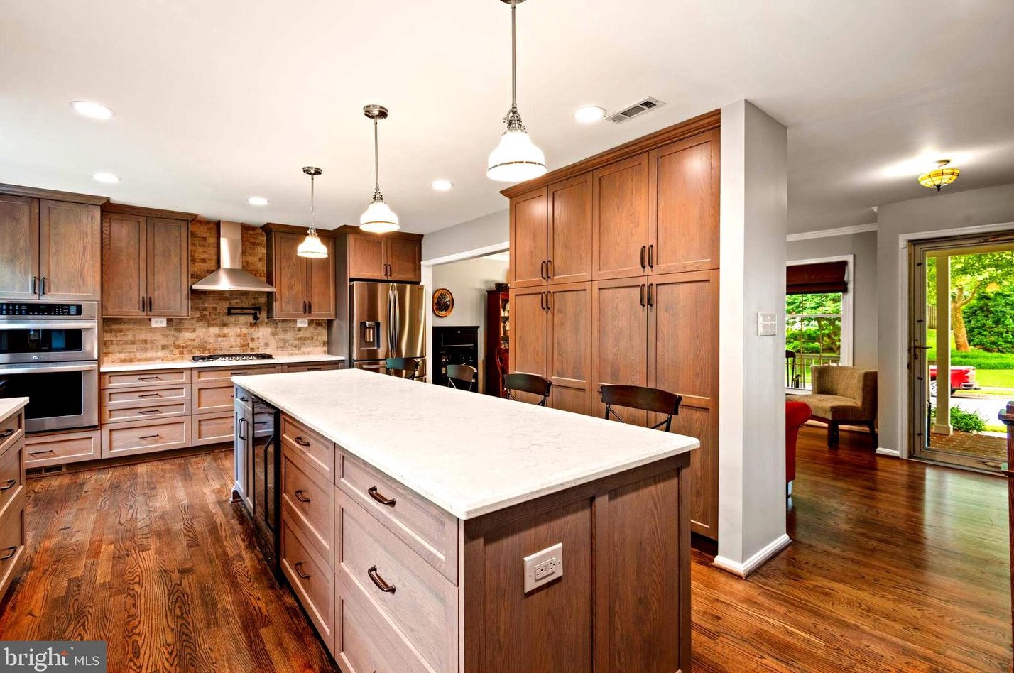 6211 Gentle Ln, Alexandria VA 22310-2260 exterior