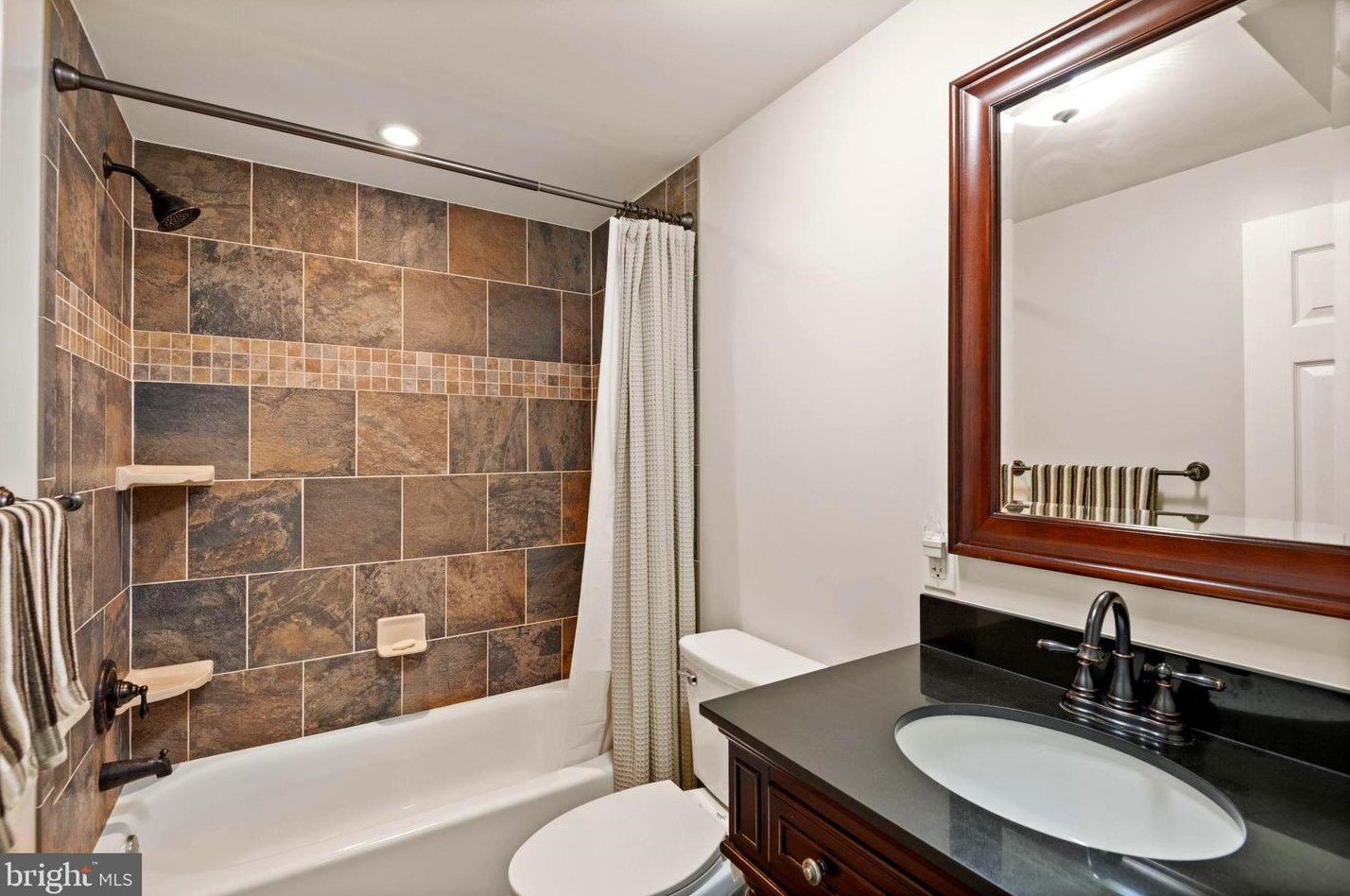 6211 Gentle Ln, Alexandria VA 22310-2260 exterior