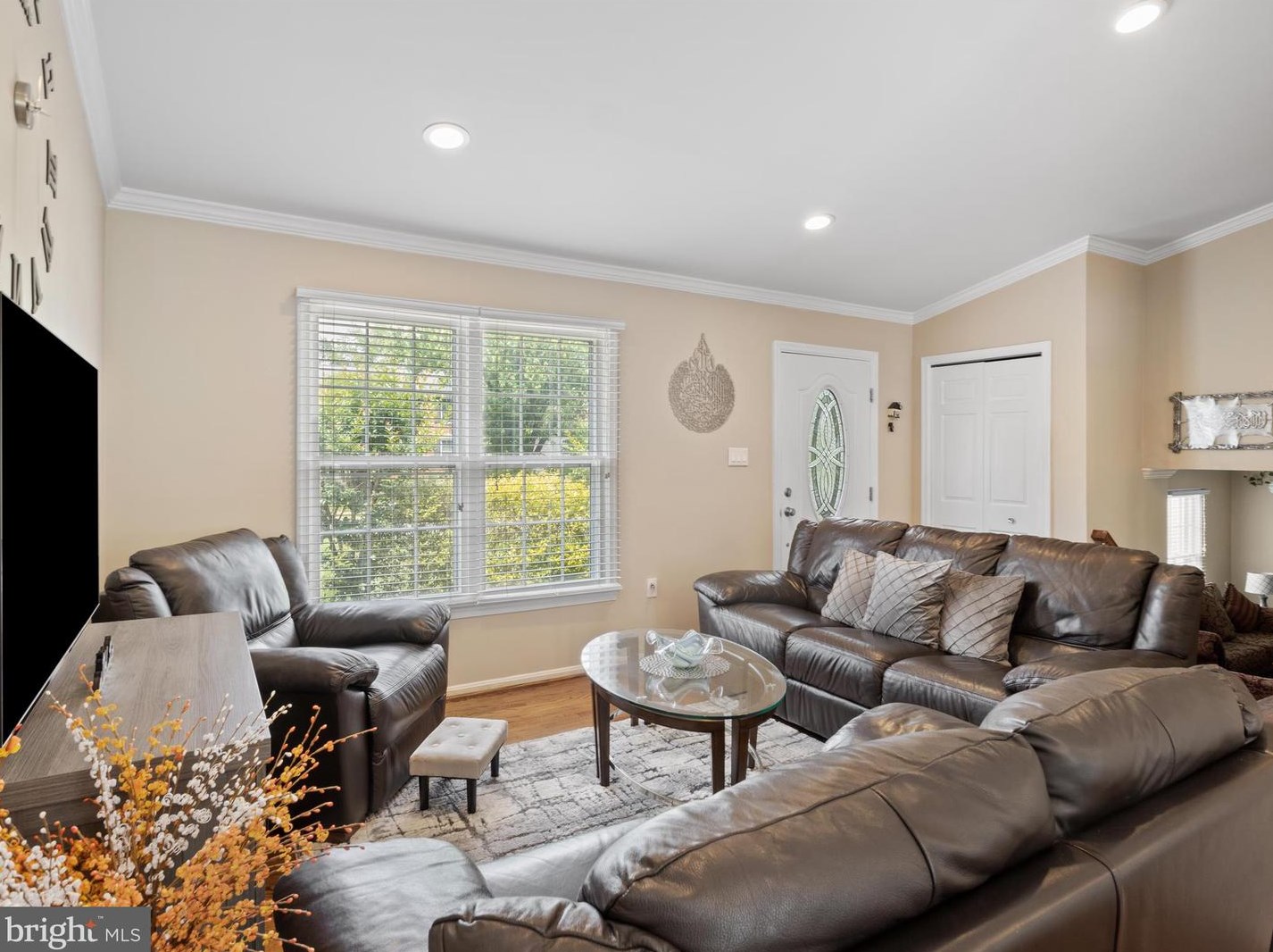 13515 King Charles Dr, Fairfax, VA 20151-3325