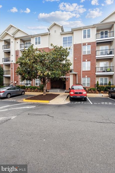 1601 Spring Gate Dr, Mc Lean, VA 22102-3458