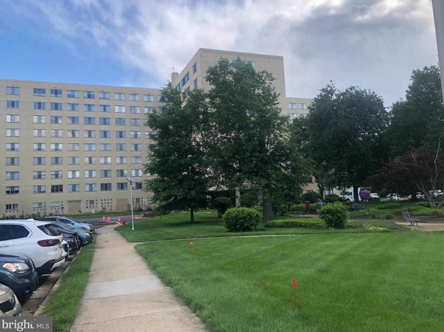 6631 Wakefield Dr #906, Alexandria, VA 22307