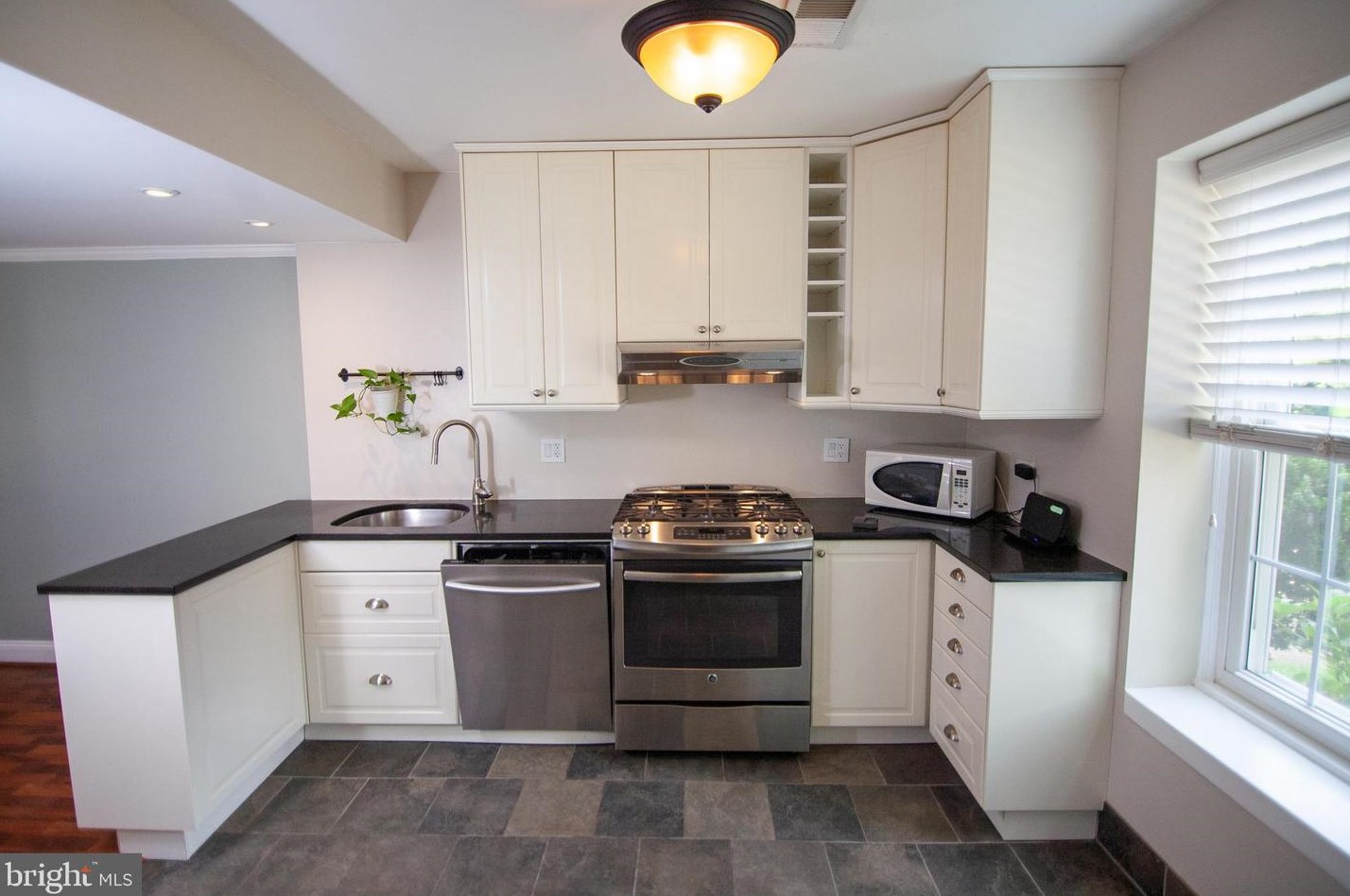 9617 Nonquitt Dr, Fairfax, VA 22031