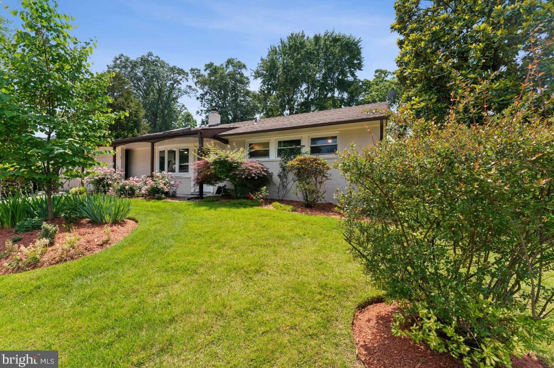 5226 Landgrave Ln, Springfield, VA 22151-1911