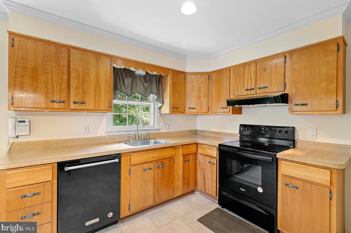 6707 Beddoo St, Alexandria VA 22306-6605 exterior