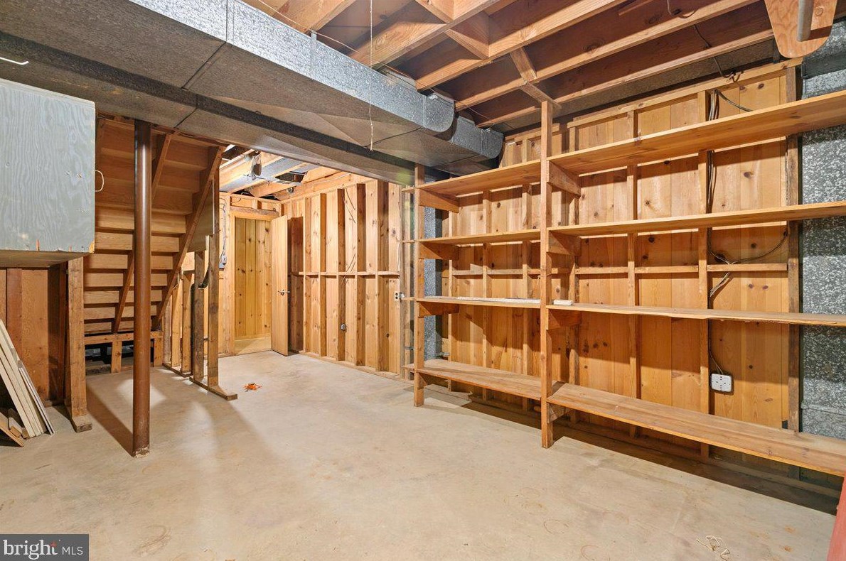 6707 Beddoo St, Alexandria VA 22306-6605 exterior