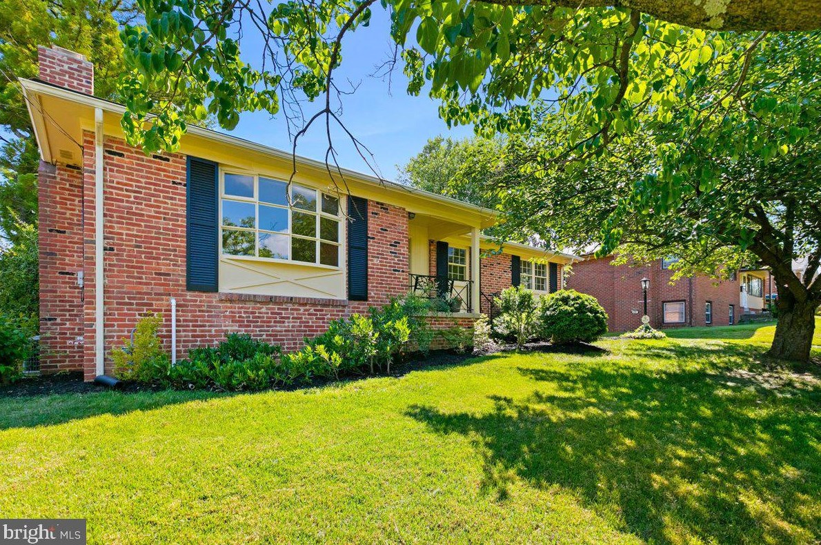 6707 Beddoo St, Alexandria, VA 22306-6607