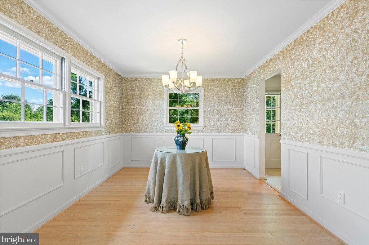 6707 Beddoo St, Alexandria VA 22306-6605 exterior