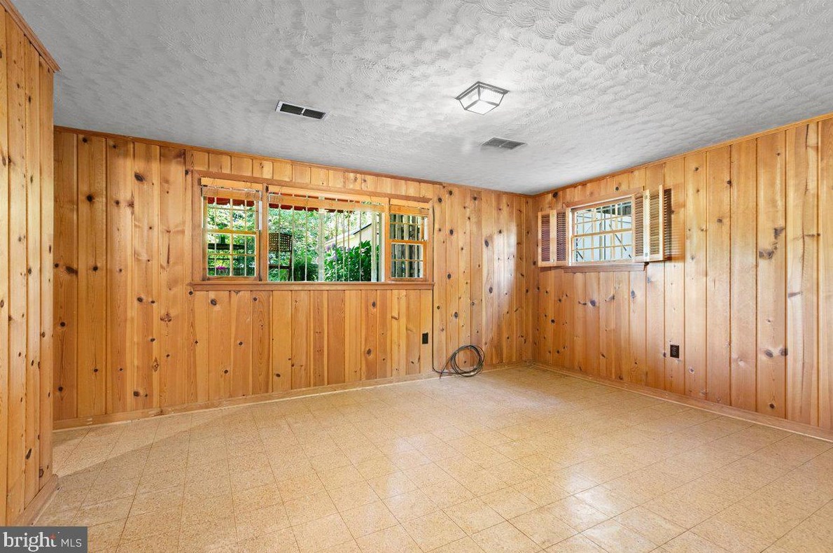 6707 Beddoo St, Alexandria VA 22306-6605 exterior