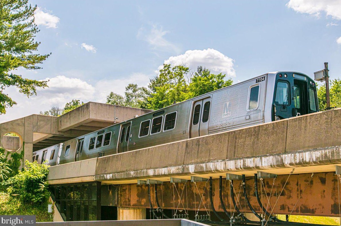 6707 Beddoo St, Alexandria VA 22306-6605 exterior