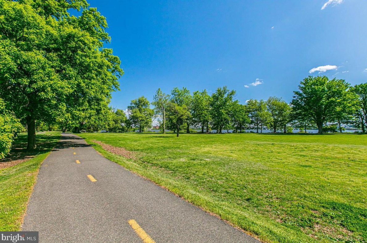 6707 Beddoo St, Alexandria VA 22306-6605 exterior